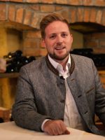 Video Thumbnail: Heimatkristalle – Einblicke in den Lungau – Hotel & Restaurant Wastlwirt Video Thumbnail: Heimatkristalle - Einblicke in den Lungau - Hotel & Restaurant Wastlwirt